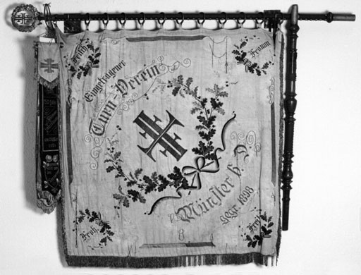 Die Vereinsfahne des TVM aus dem Jahr 1904